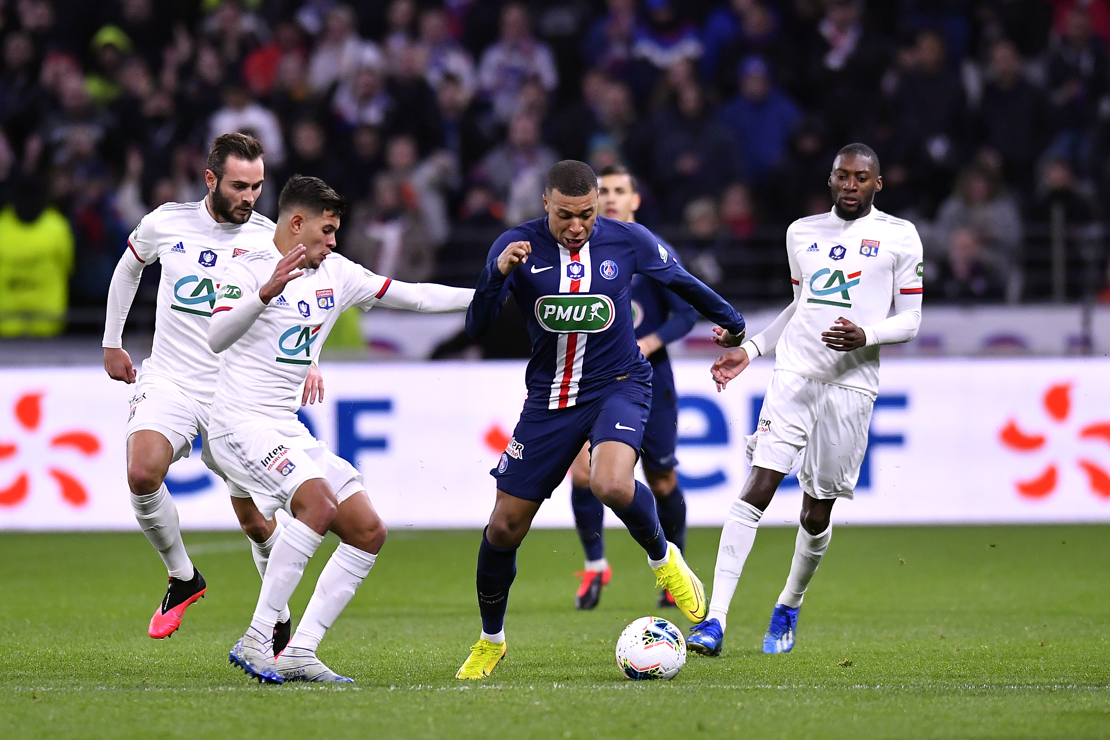 优德体育平台 -集结日法国杯传出新动向；门兴格拉德巴赫单刀错失；管理层表态：压力陡增；数据趋势出现新变化的简单介绍